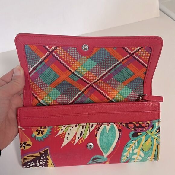 VERA BRADLEY Faux Red Leather Trimmed Floral Audrey Wallet - Picture 6 of 9